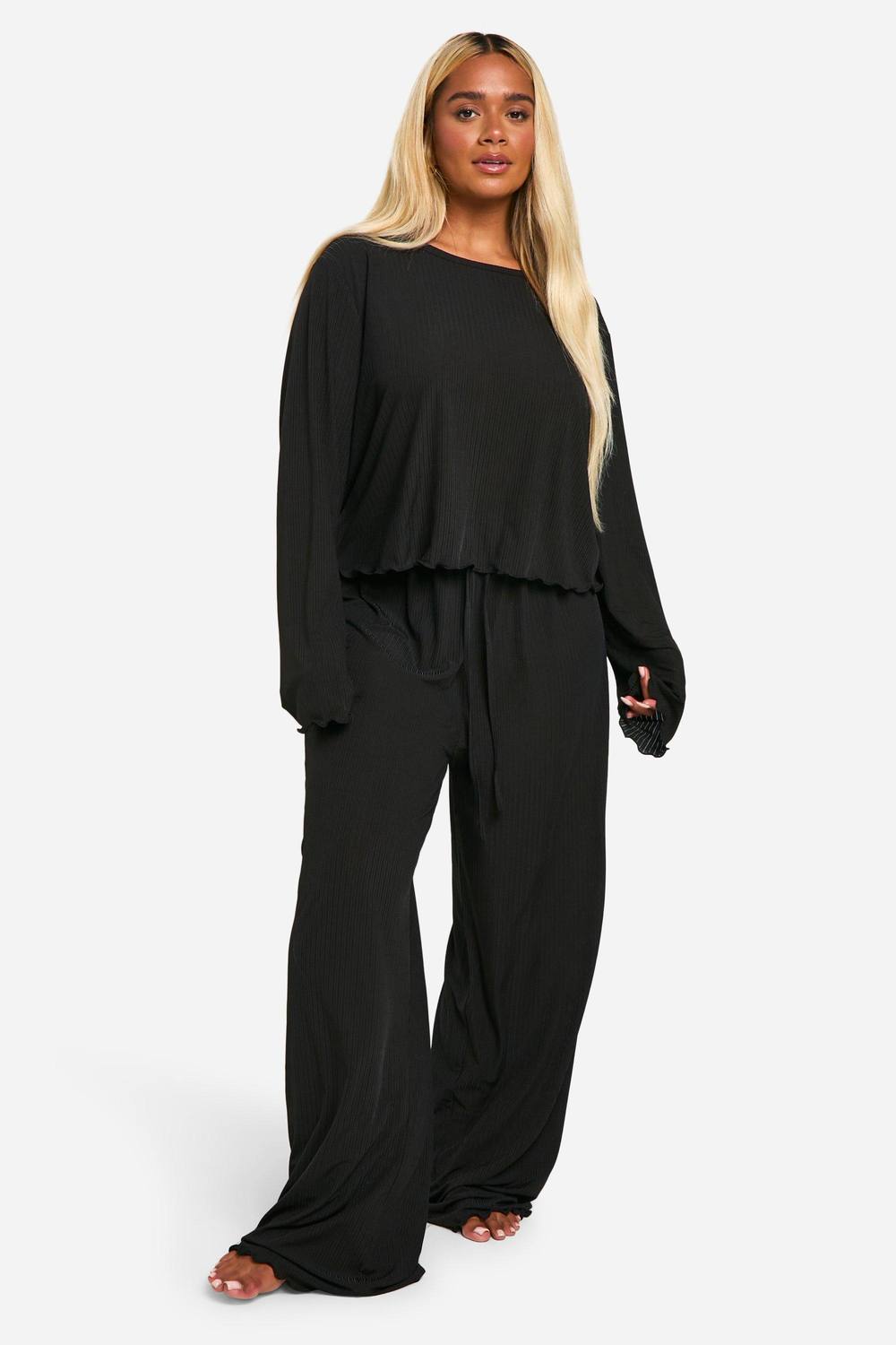 boohoo Women's Plus Textured Lettuce Hem Trouser Pyjama Set in Black by boohoo