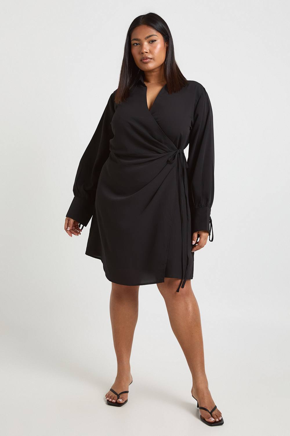 boohoo Women's Plus Woven Wrap Tie Midaxi Dress in Black by boohoo
