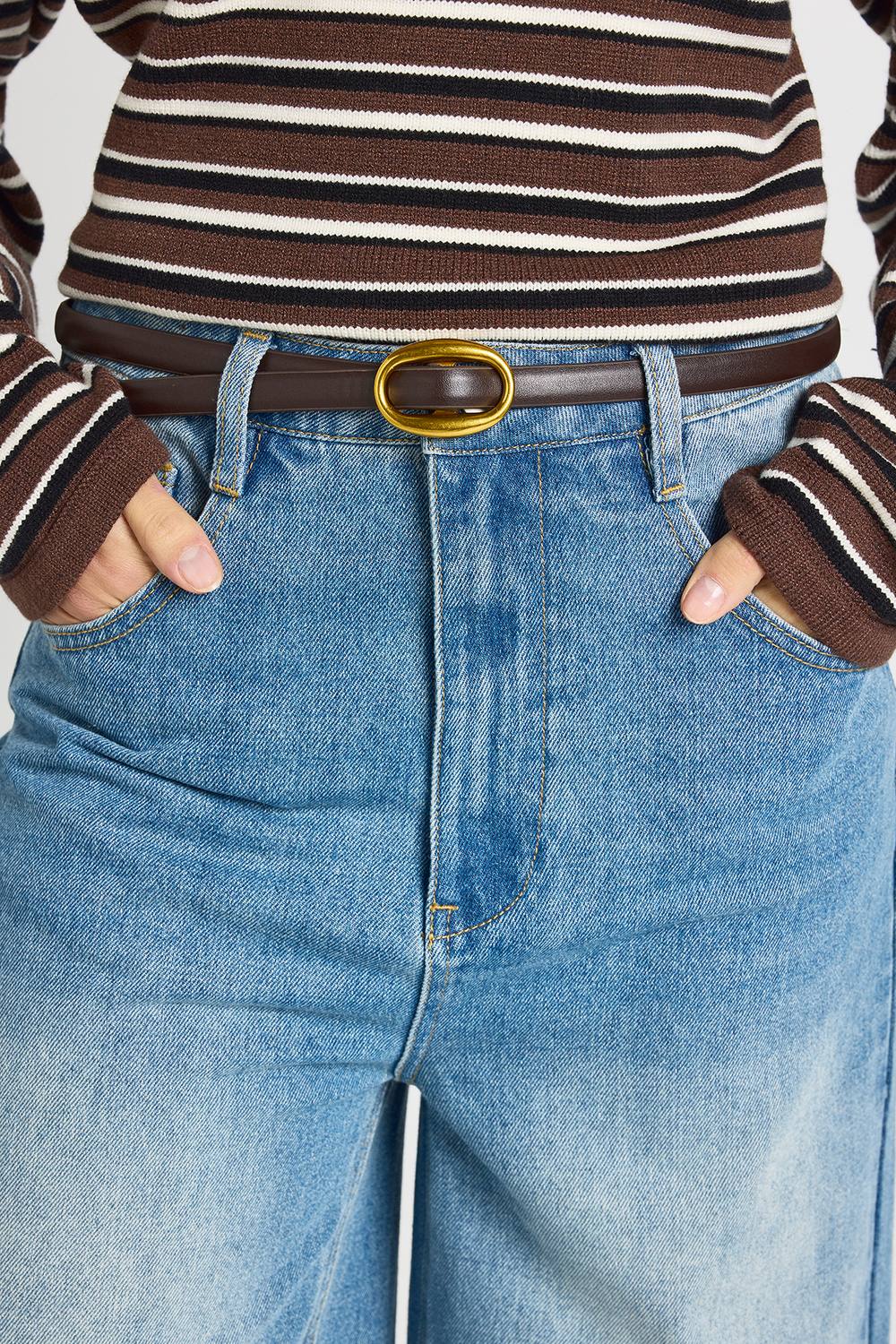 boohoo Women's Round Buckle Padded Skinny Belt in Chocolate by boohoo