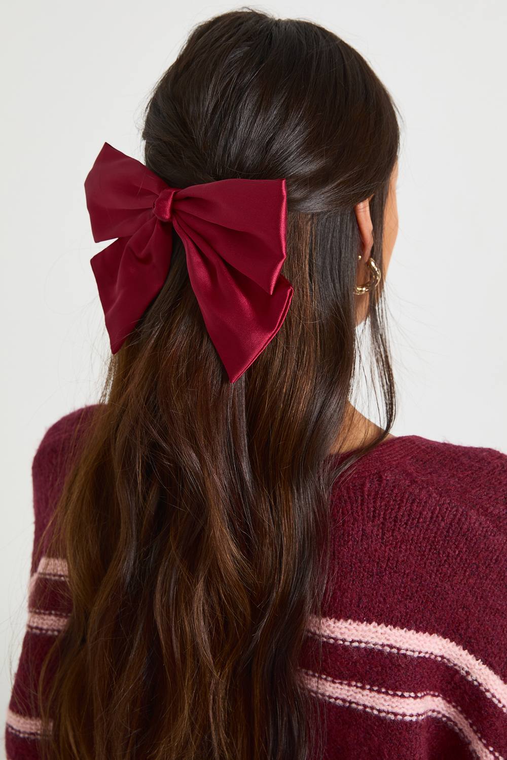 boohoo Women's Satin Bow Hair Clip in Burgundy by boohoo