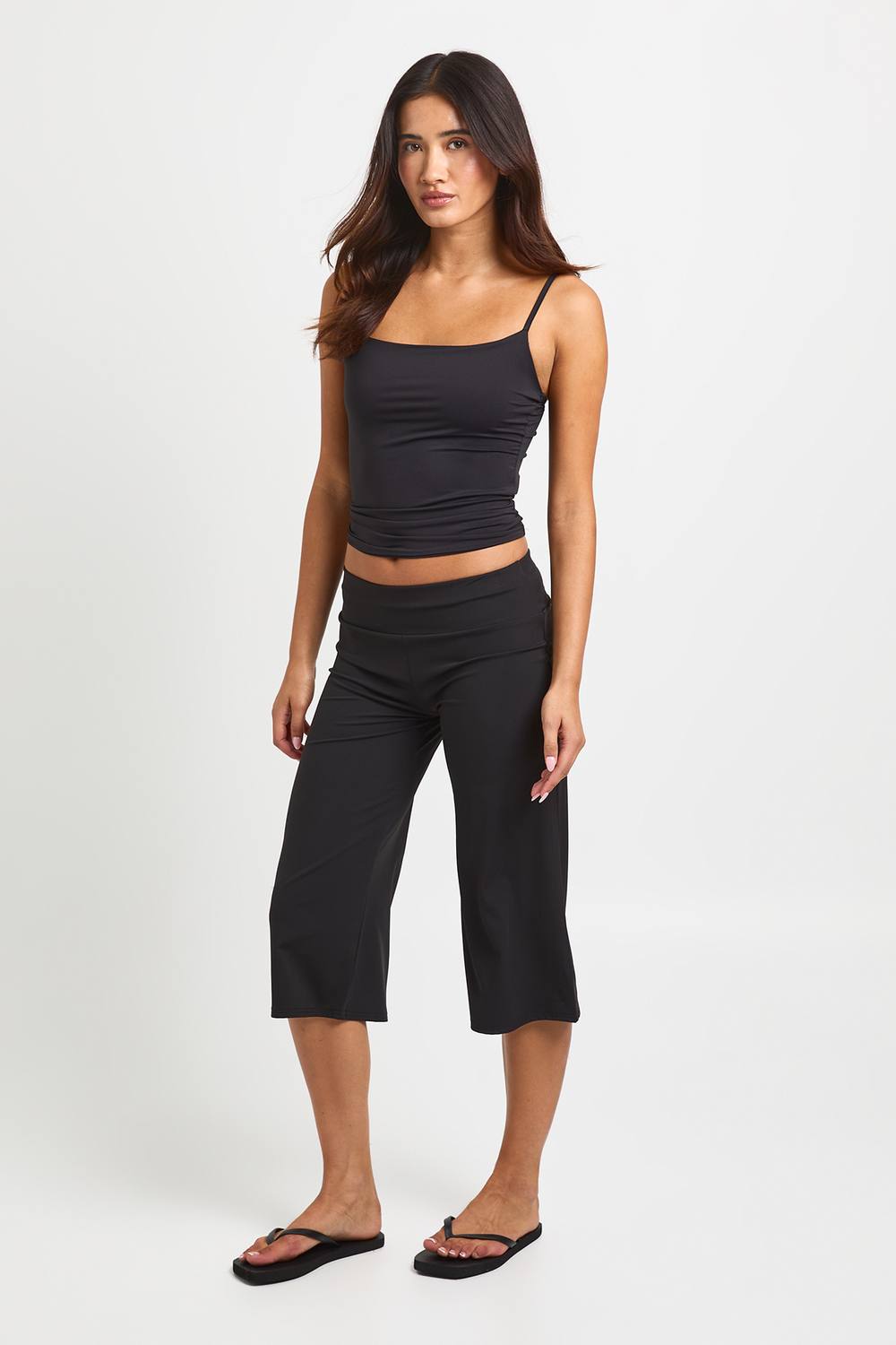 boohoo Women's Sculpt Wide Leg Yoga Capri in Black by boohoo