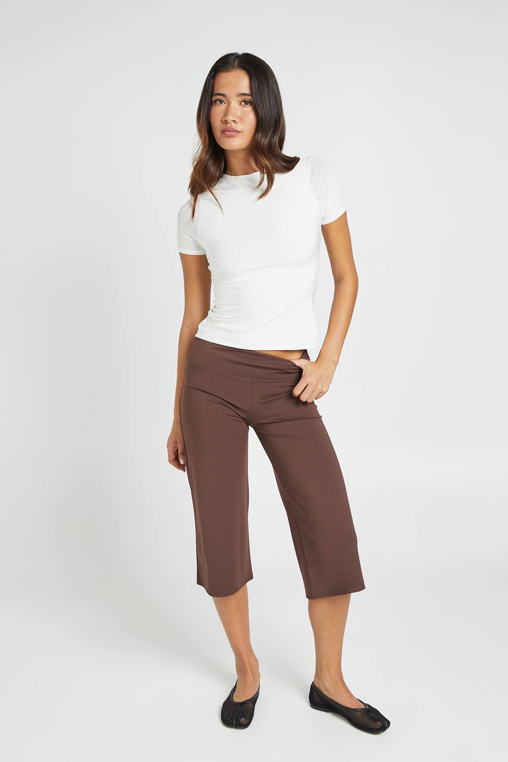 boohoo Women's Sculpt Wide Leg Yoga Capri Trouser in Chocolate by boohoo