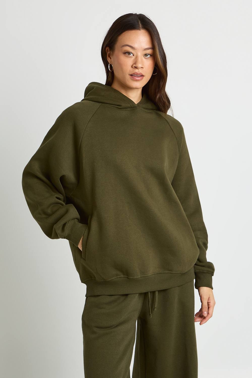 boohoo Women's Tall Raglan Seam Oversized Hoodie in Olive by boohoo