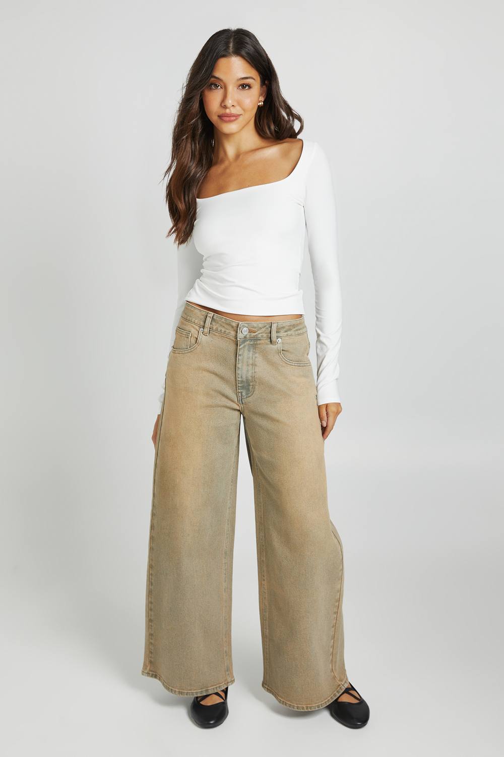 boohoo Women's The Petite Mid Waist Wide Leg Jean in Super Vintage Wash by boohoo