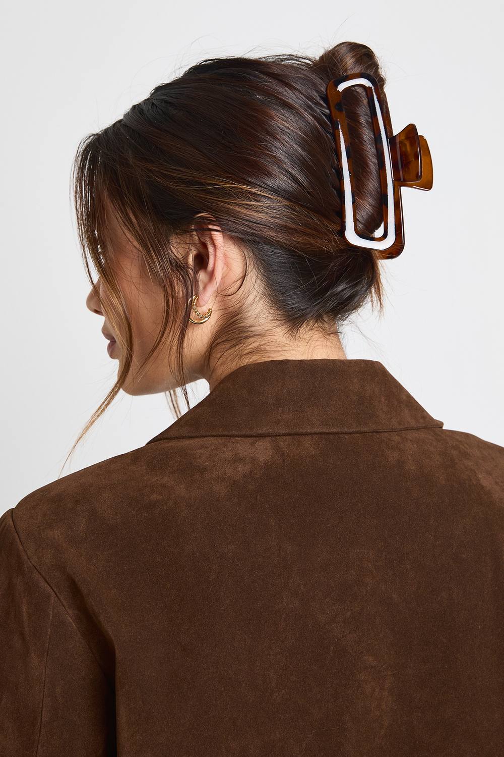 boohoo Women's Tortoise Shell Large Hair Clip in Brown by boohoo