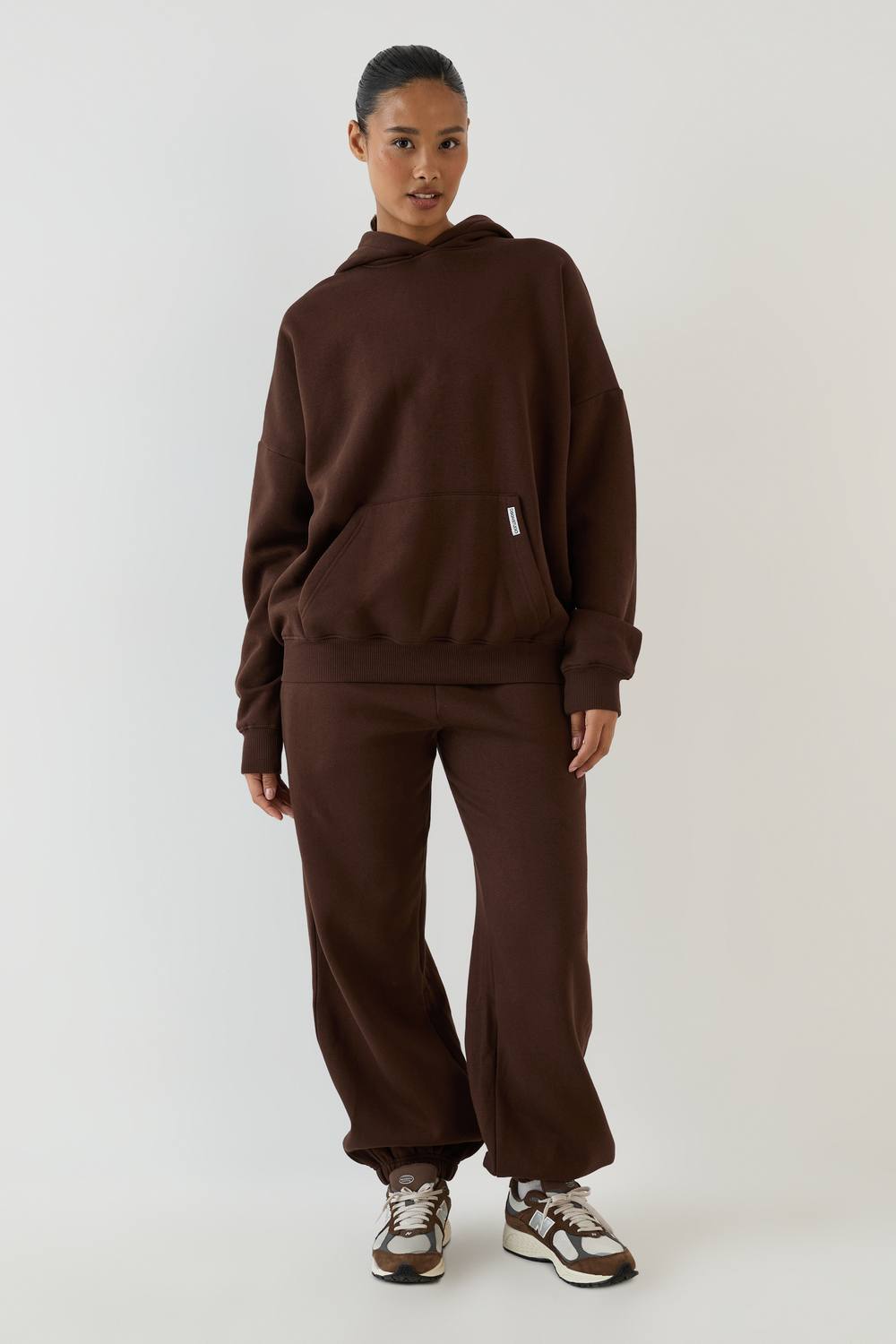 DSGN Studio Women's Oversized Cuffed Jogger Pants in Dark Chocolate by boohoo