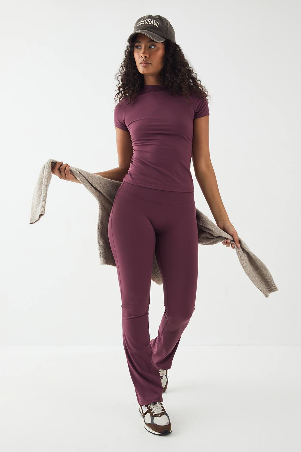 DSGN Studio Women's Petite High Waist Sculpt Yoga Flared Legging Pants in Plum by boohoo