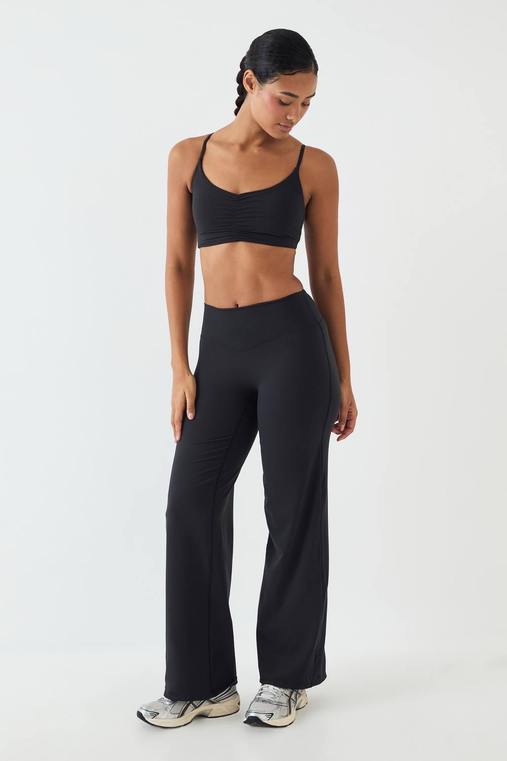 DSGN Studio Women's Petite Soft Luxe Mid Waist Wide Leg Trouser in Washed Black by boohoo