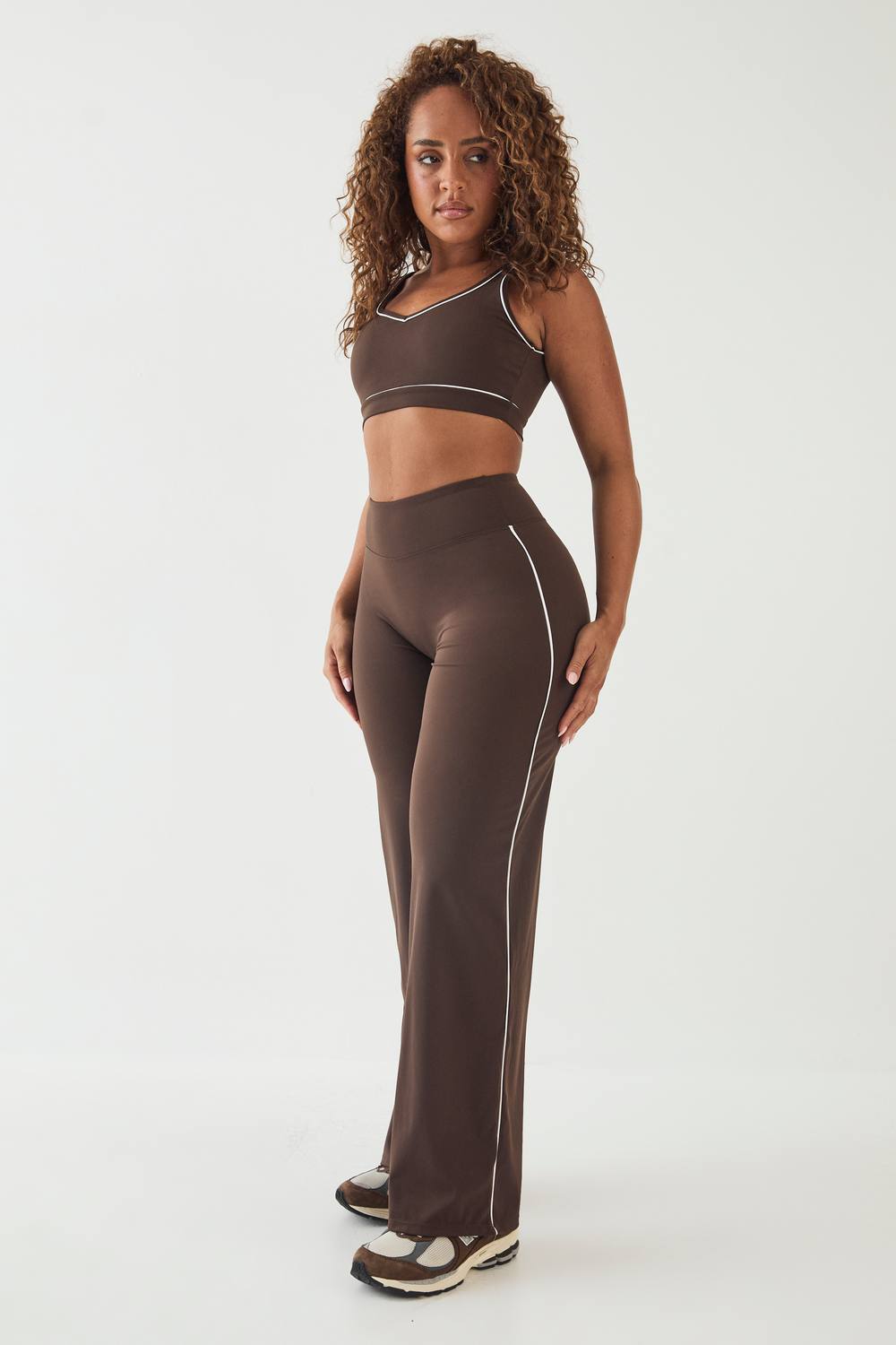 DSGN Studio Women's Sculpt Piping Wide Leg Yoga Pant in Dark Chocolate by boohoo