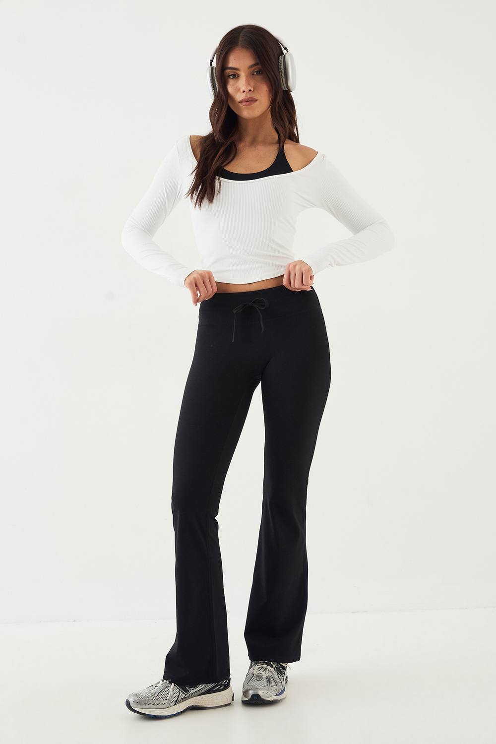 DSGN Studio Women's Sculpt Tie Waist Seam Detail Flared Yoga Pant in Black by boohoo