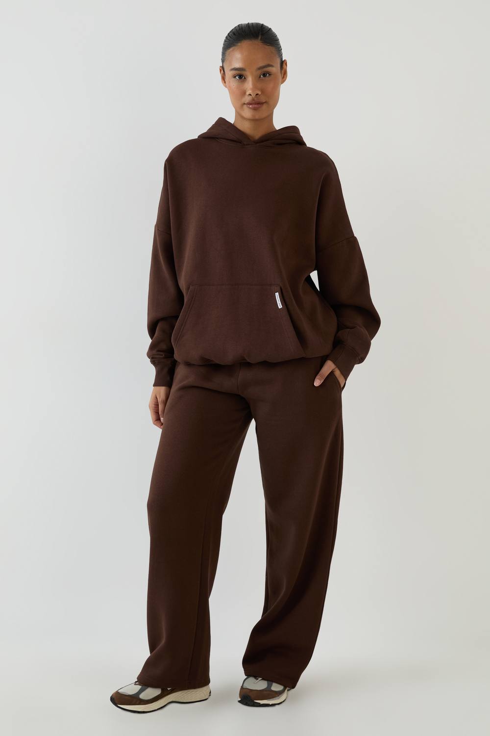 DSGN Studio Women's Straight Leg Jogger Pants in Dark Chocolate by boohoo