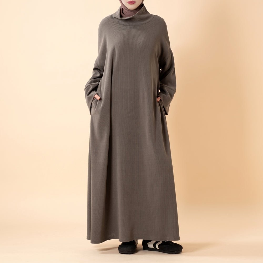 Relaxed Turtleneck Abaya with Pockets (MA383), view 3