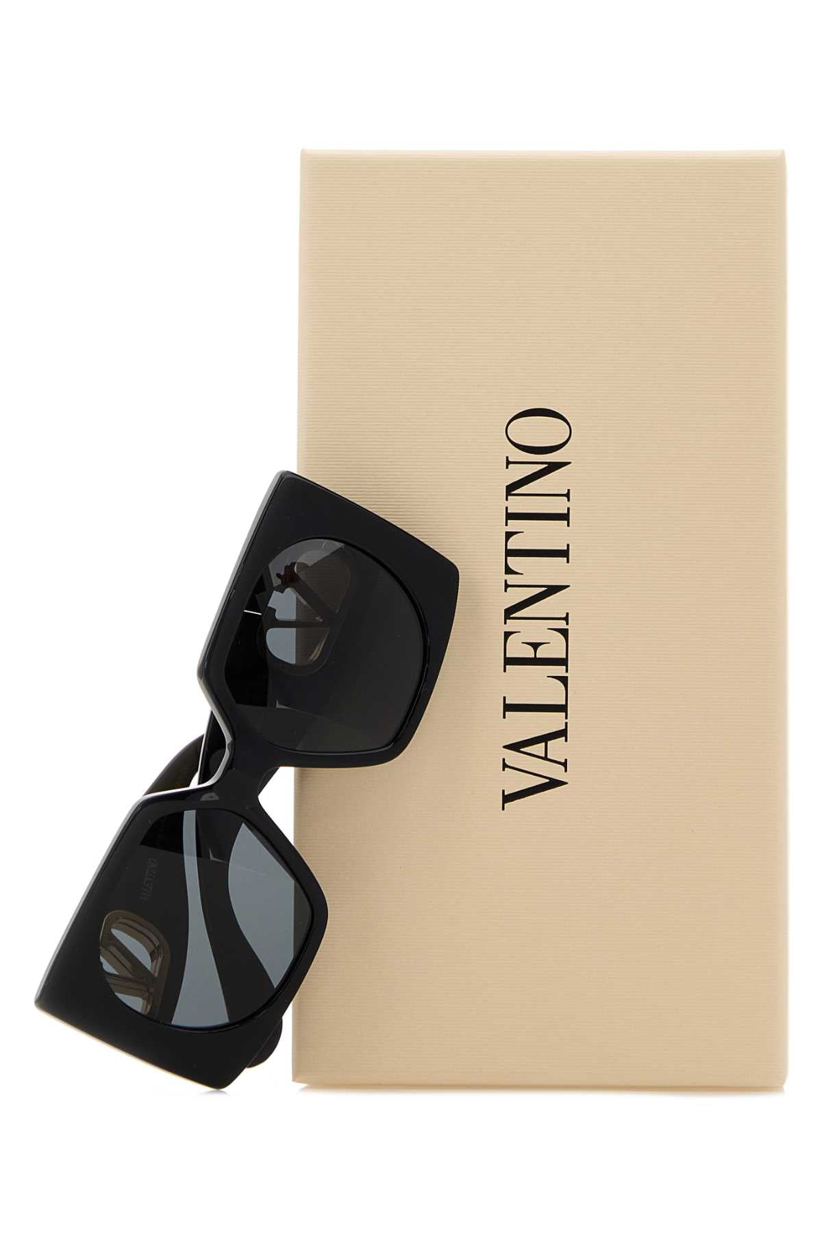 Valentino Garavani VG0002S00155 Sunglasses — Black, view 3